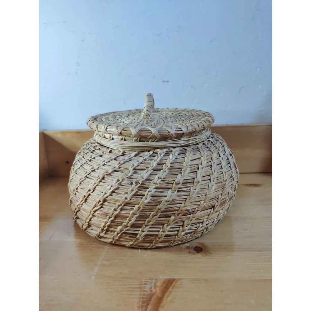 Handwoven Tohono O' Odham Papago Indian Woven Lidded Grass Basket ~7x5